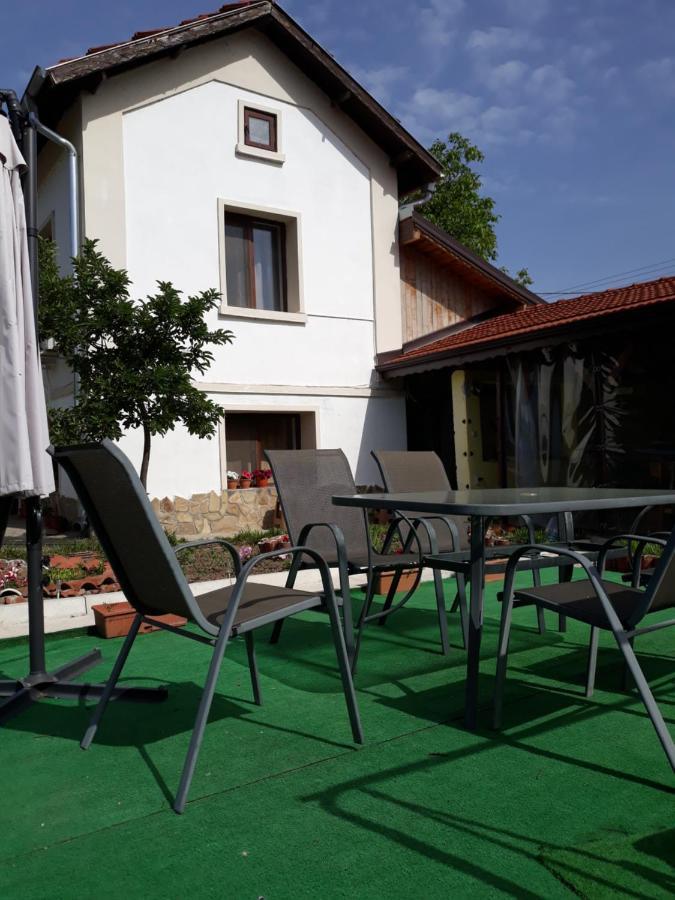 Popovi Koshari Guest House Dolno Panicherevo ภายนอก รูปภาพ